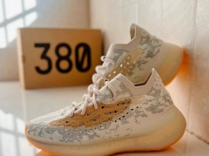 YEEZY380蜜桃粉满天星三叶草(YEEZY380 蜜桃粉满天星三叶草运动鞋，颜值与实力并存)