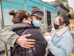 好女儿爹爹用精水喂你视频：让你感受父爱如山的滋养