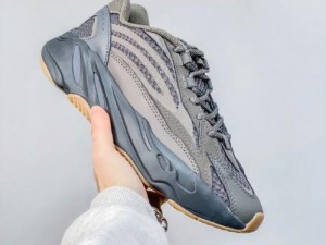 YEEZY700 这么火，你真的了解它吗？